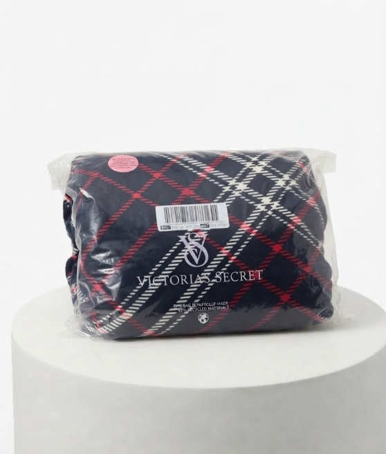 Пледом Victoria's Secret